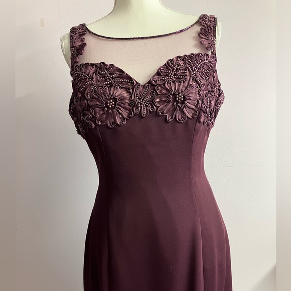 Women’s Prom/Formal Dress/Gown, Size 10 (see measurements), Maroon, Beaded - Picture 4 of 6